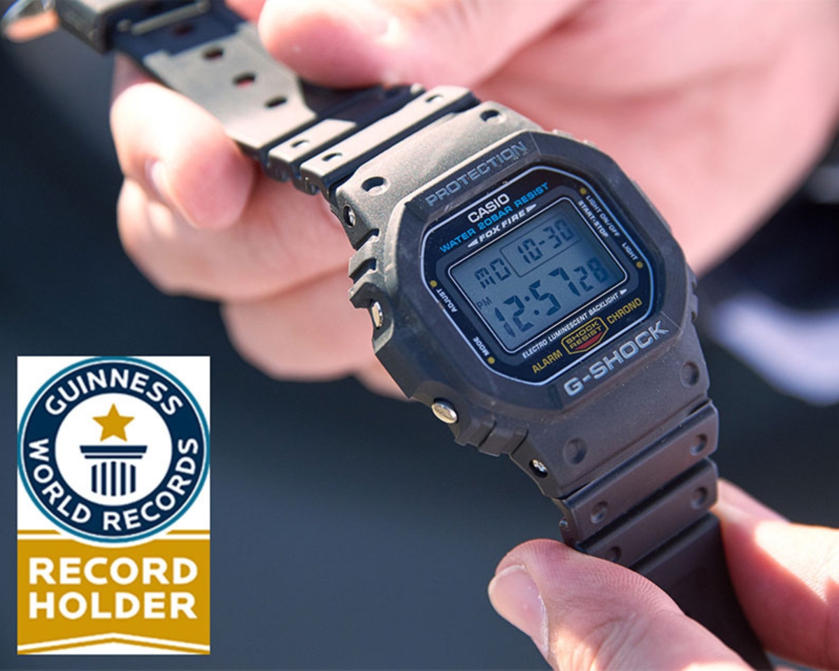 Đồng hồ G-Shock DW-5600E-1 đạt kỷ lục Guinness World Records về độ bền sau thử nghiệm xe tải cán qua.