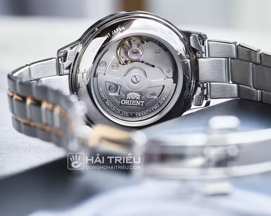 Bộ máy F6724 có hacking second và handwinding của Orient RA-AC0008S10B