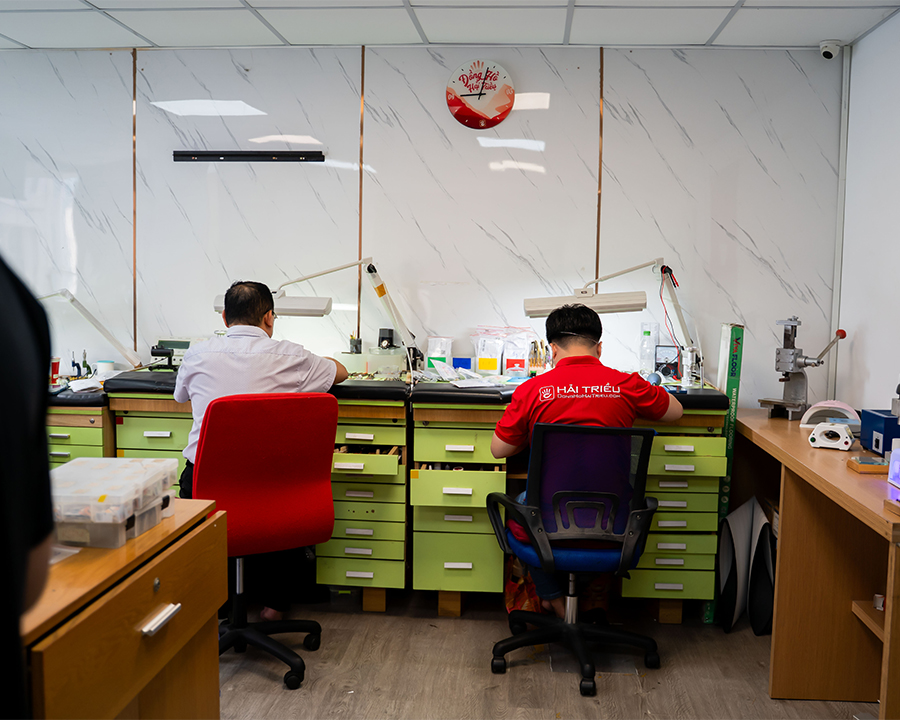 Không gian làm việc tại Trung tâm Bảo dưỡng Đồng Hồ Hải Triều.