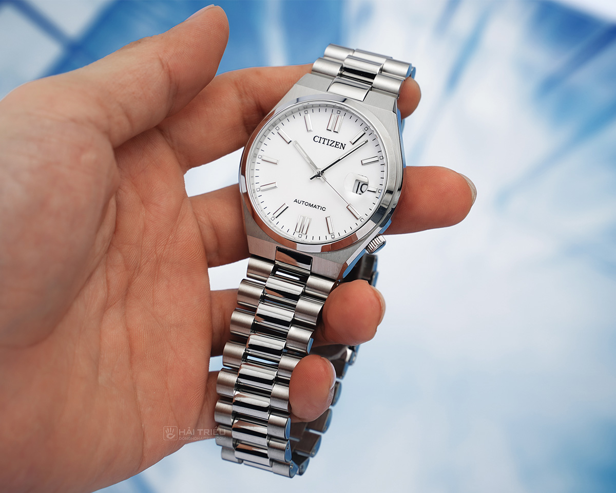 Citizen Automatic màu trung tính dễ đeo hằng ngày