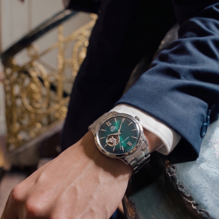 Orient Helios là mẫu đồng hồ khá “dễ tính” trong chuyện phối đồ