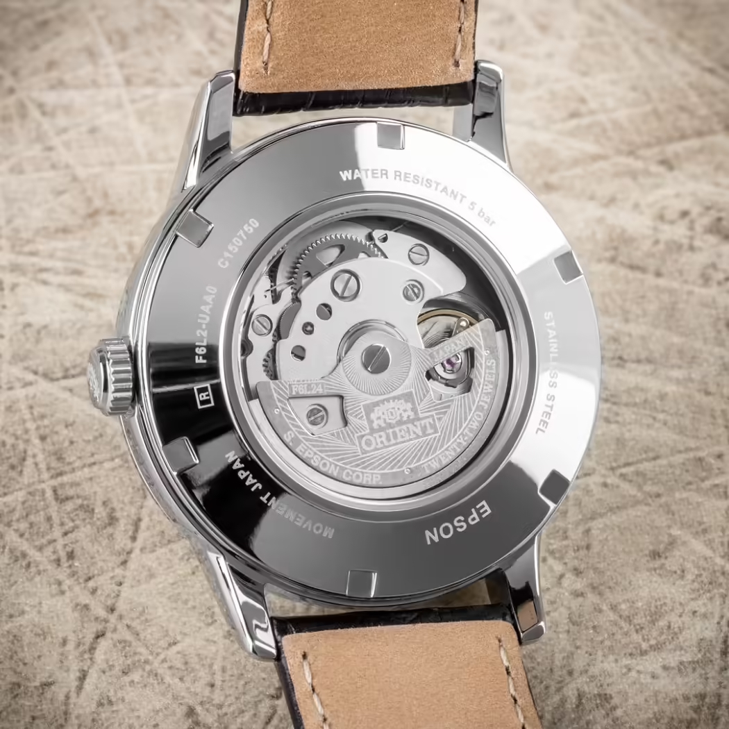 Bộ máy in-house F6L24 của Orient Sun and Moon Open Heart hỗ trợ tính năng dừng kim dây và lên cót thủ công
