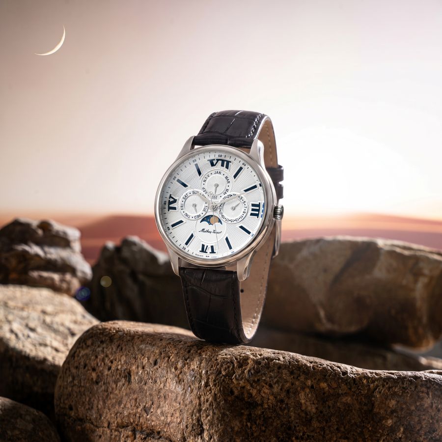 Mathey-Tissot Edmond phù hợp với người không thích mặt số quá đơn giản