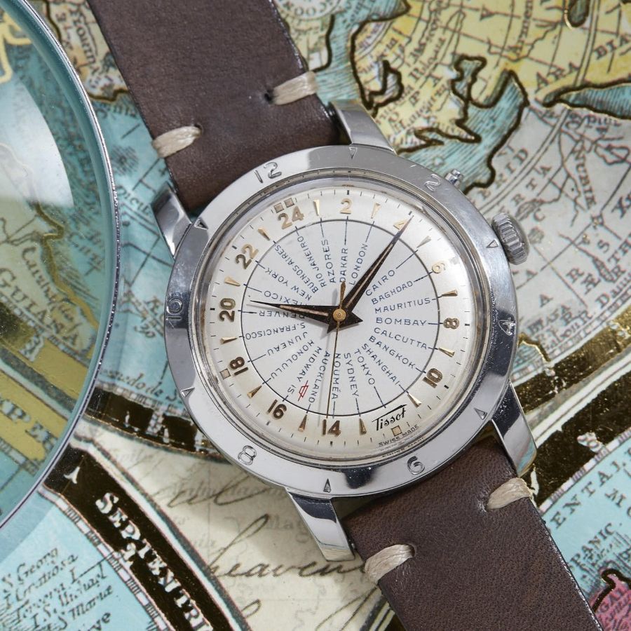 Mặt số của Navigator World Timer thường tạo ấn tượng nhờ các vòng hiển thị nhiều thông tin