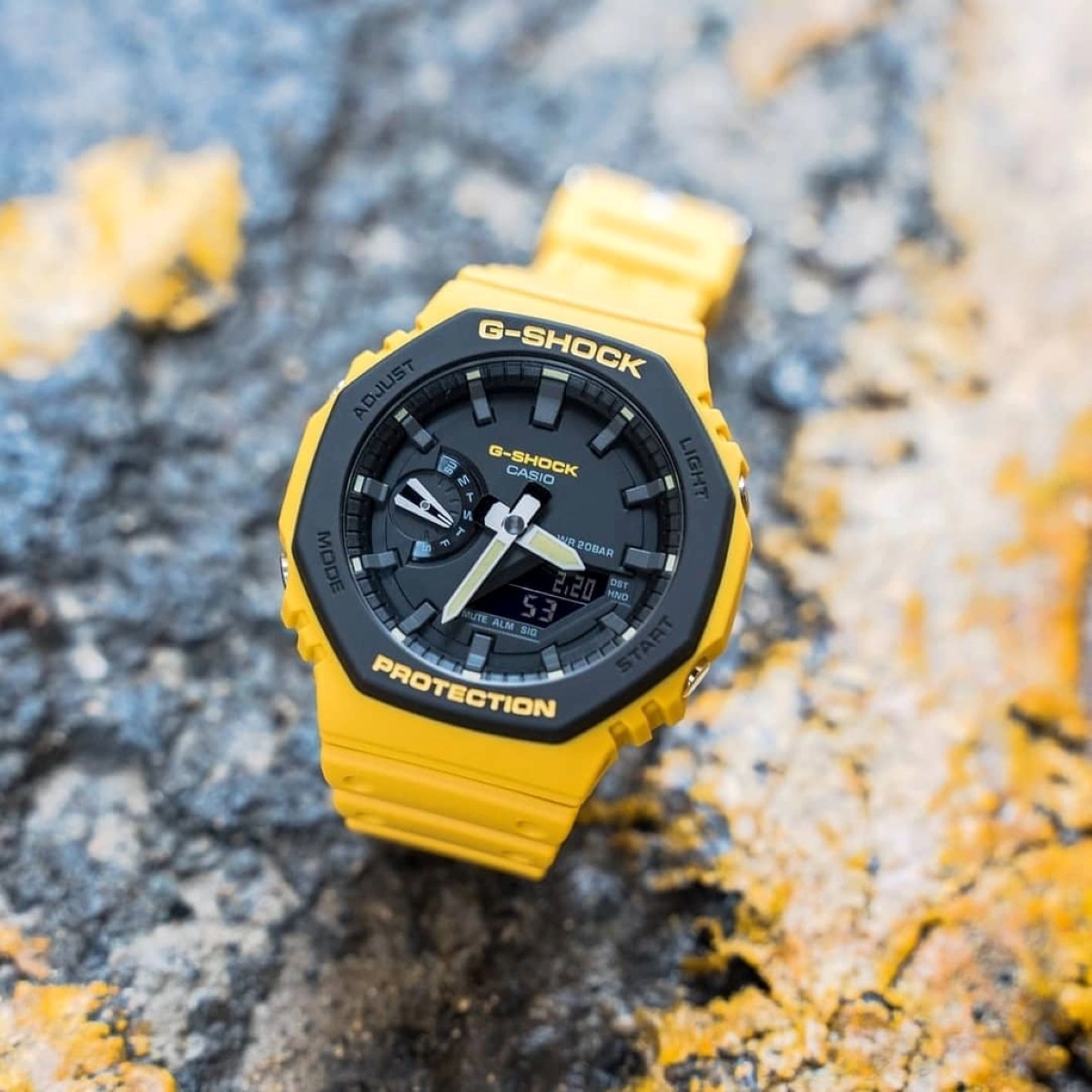 GA-2110-SU-9A màu vàng nổi bật.