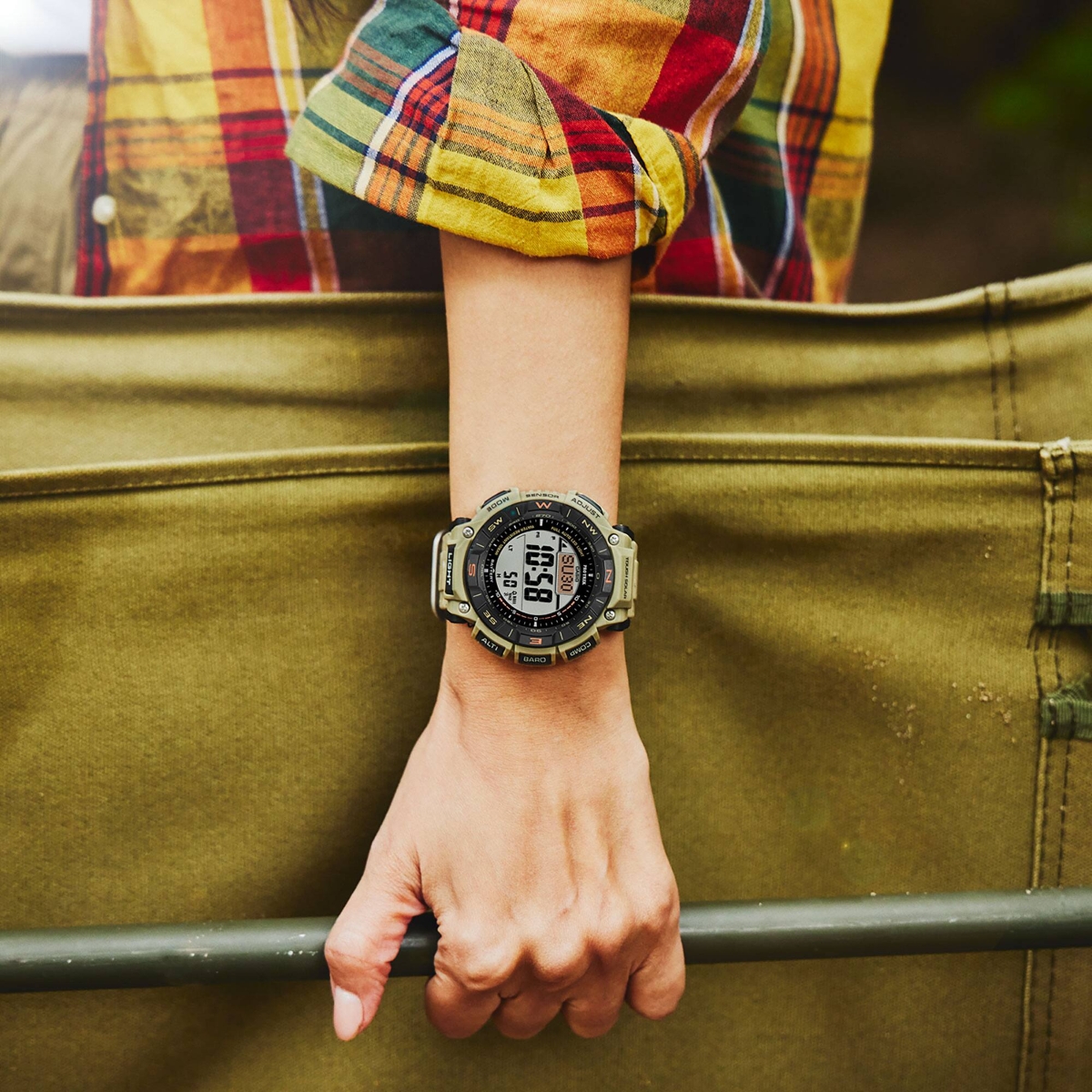 Phong cách đồng hồ công cụ của G-Shock Triple Sensor.