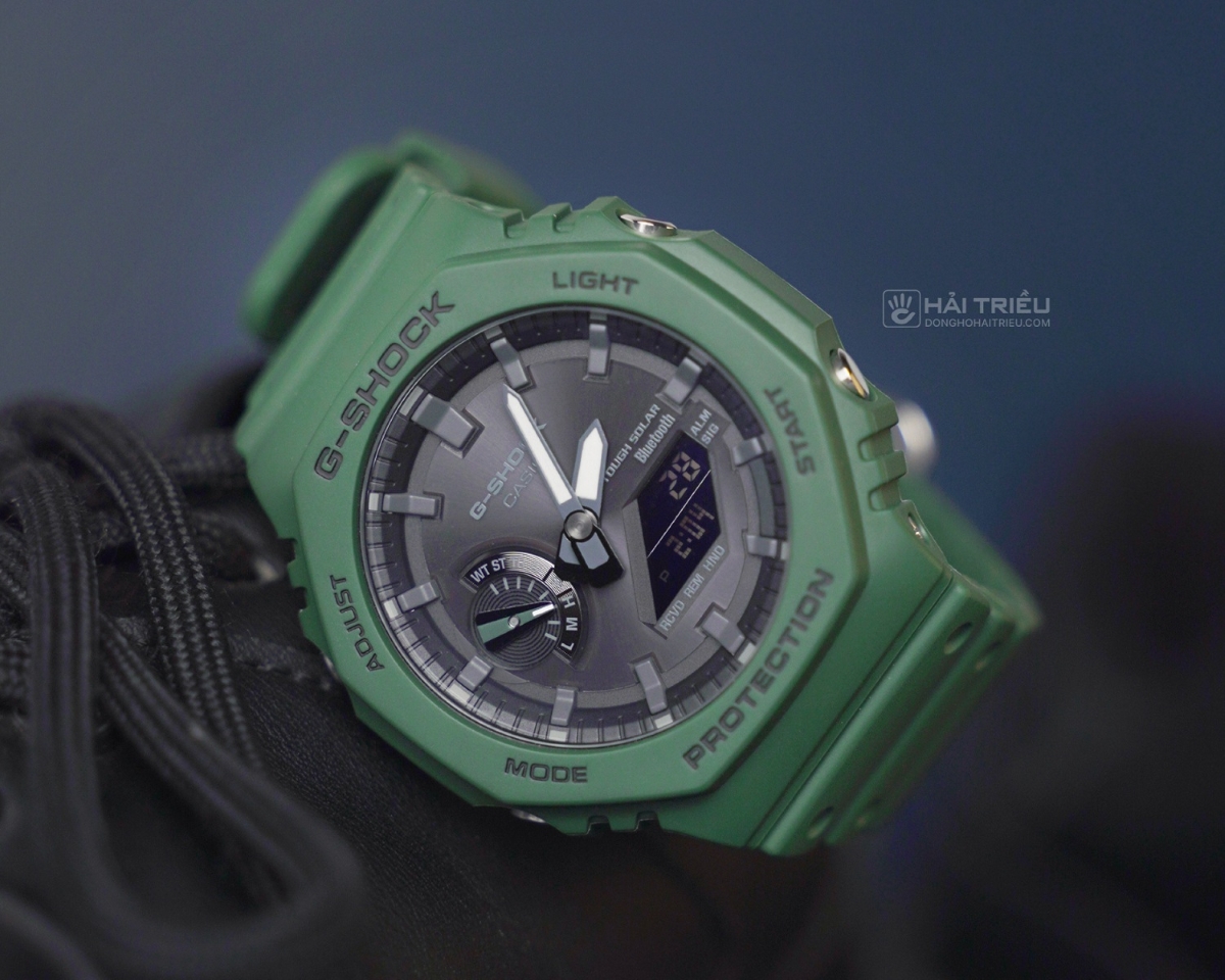 G-Shock GA-B2100-3ADR màu xanh quân đội.