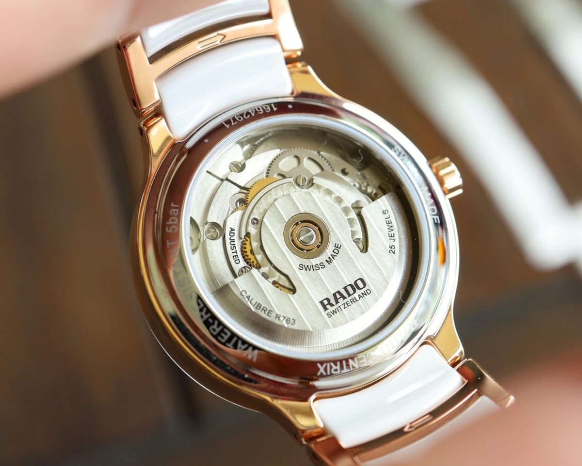 Bộ máy Calibre R763 trên các mẫu đồng hồ Rado cao cấp.