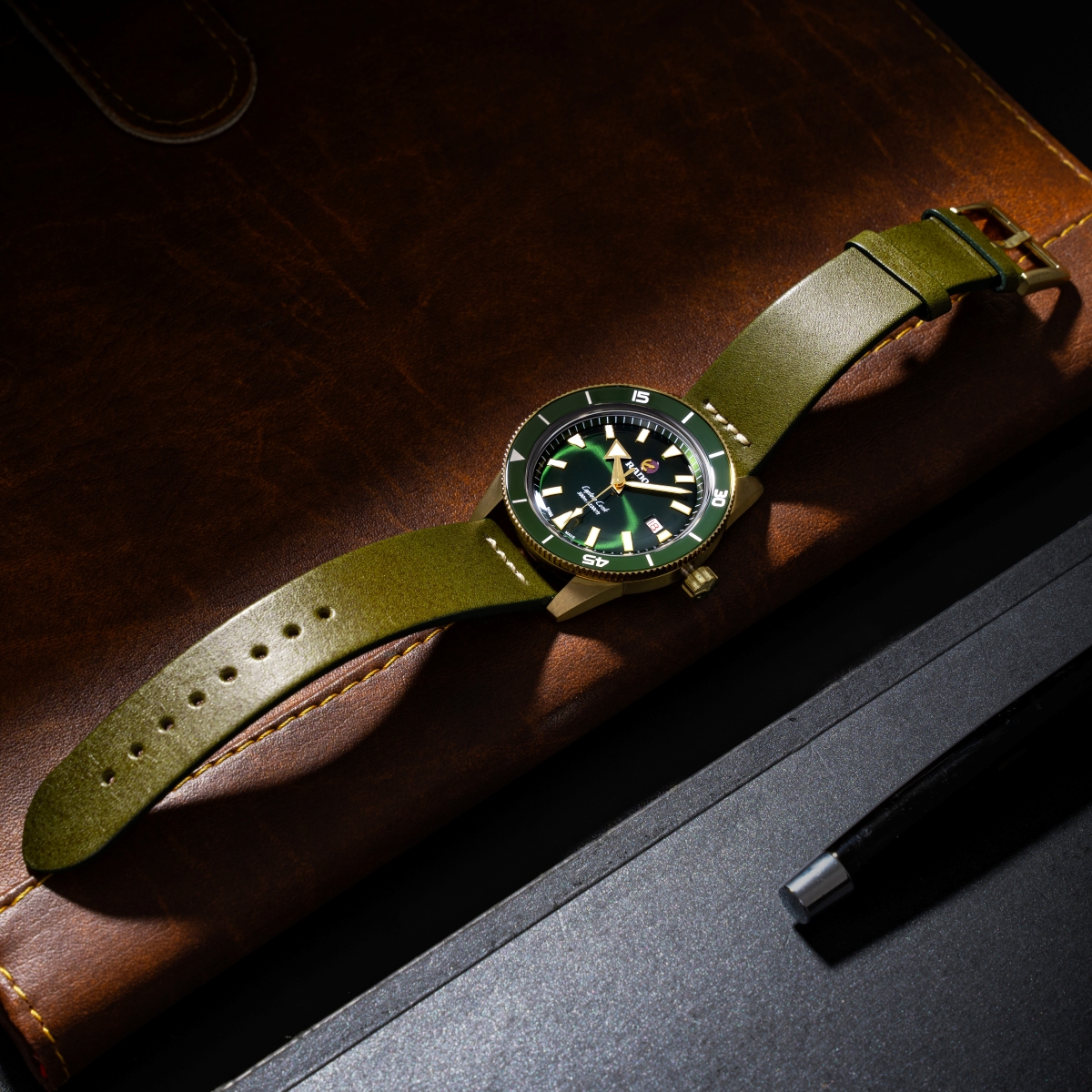 Đồng hồ Rado Captain Cook R32504315.