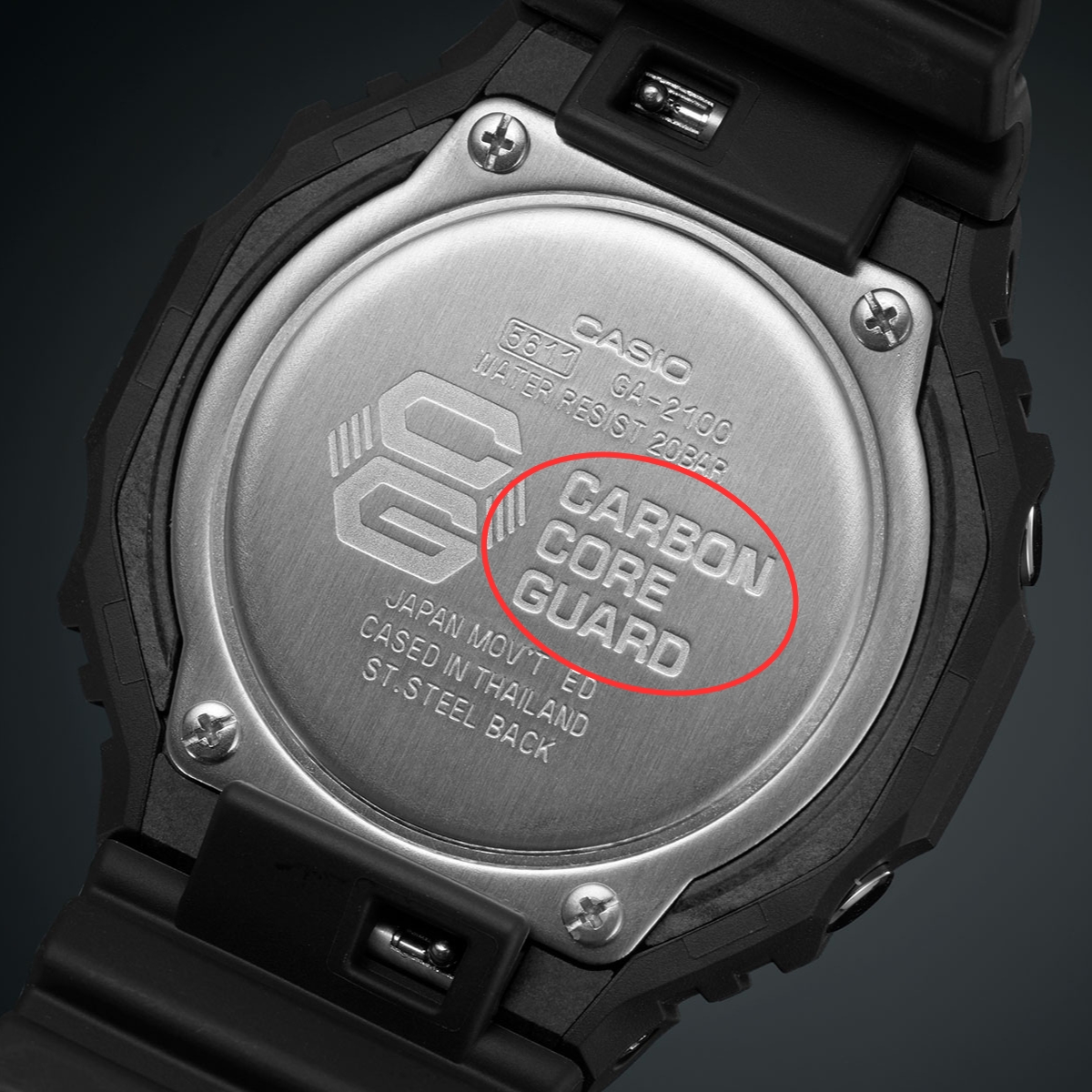 Ký hiệu Carbon Core Guard trên mặt lưng đồng hồ G-Shock.