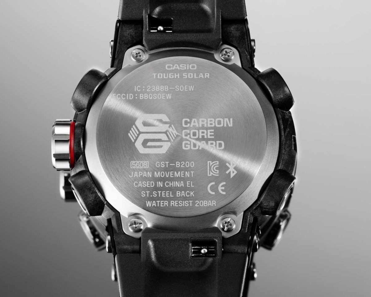Mặt lưng đồng hồ G-Shock Carbon có Carbon Core Guard.