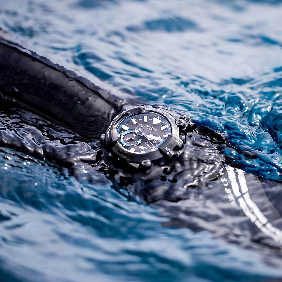 Đồng hồ Shock Frogman chuẩn ISO 200m diving water resistance.
