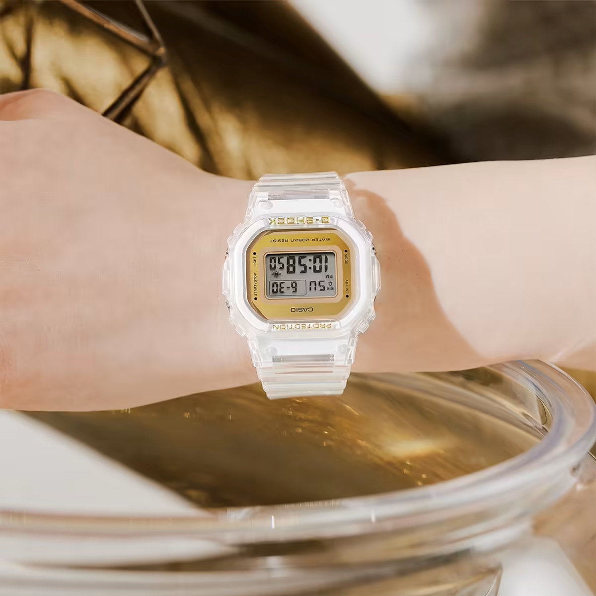 Mẫu G-Shock GMD-S5600SG-7DR cho bé gái.