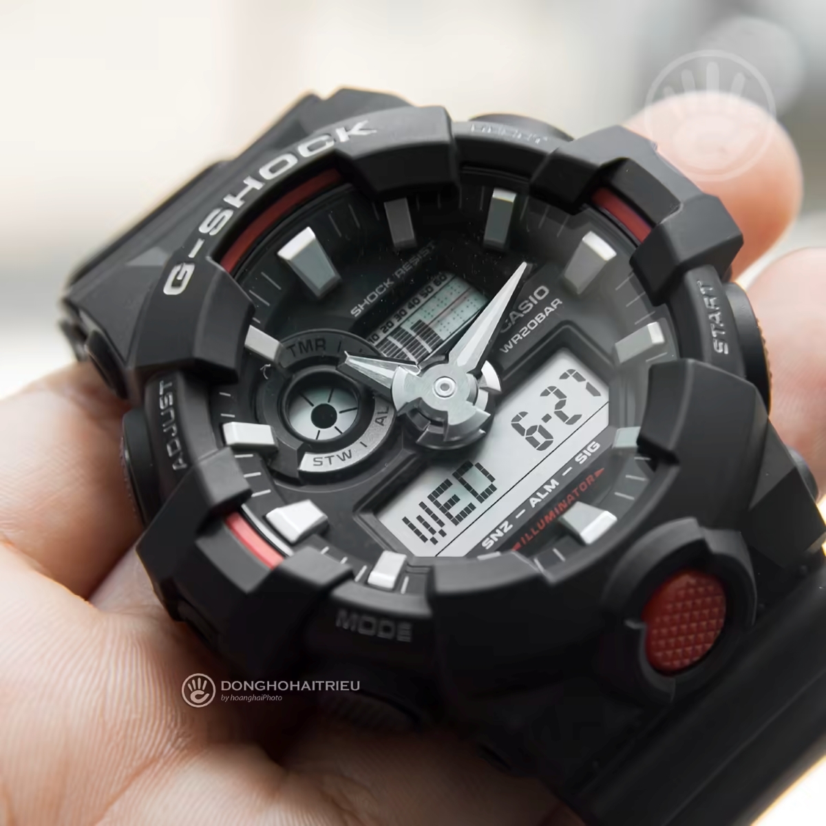 Cận cảnh mặt đồng hồ trẻ em G-Shock GA-700-1ADR.