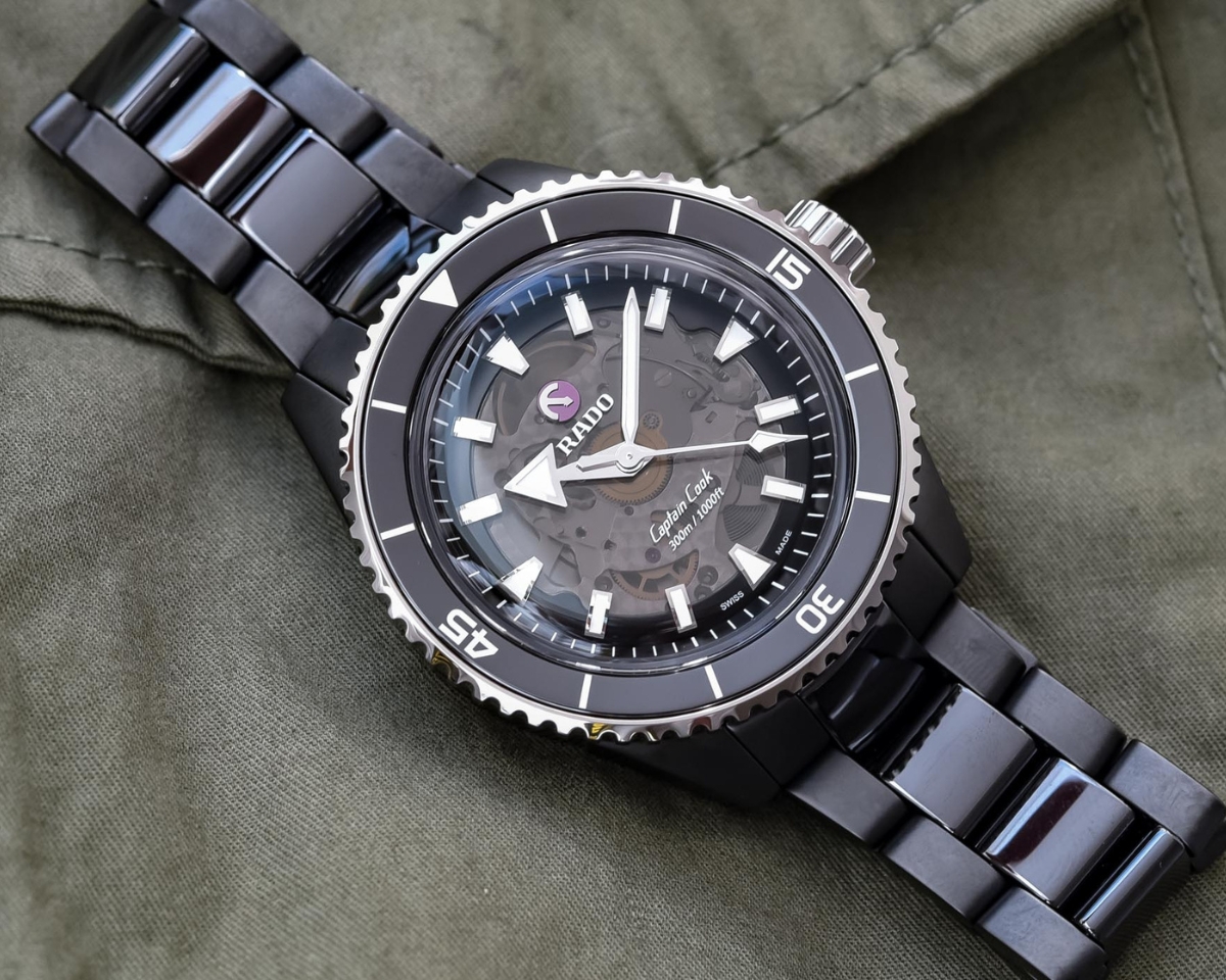 Mẫu Captain Cook High-Tech Ceramic 43mm năm 2021.