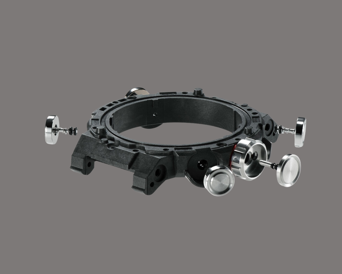 Các chi tiết trên G-Shock Carbon làm từ nhiều vật liệu.