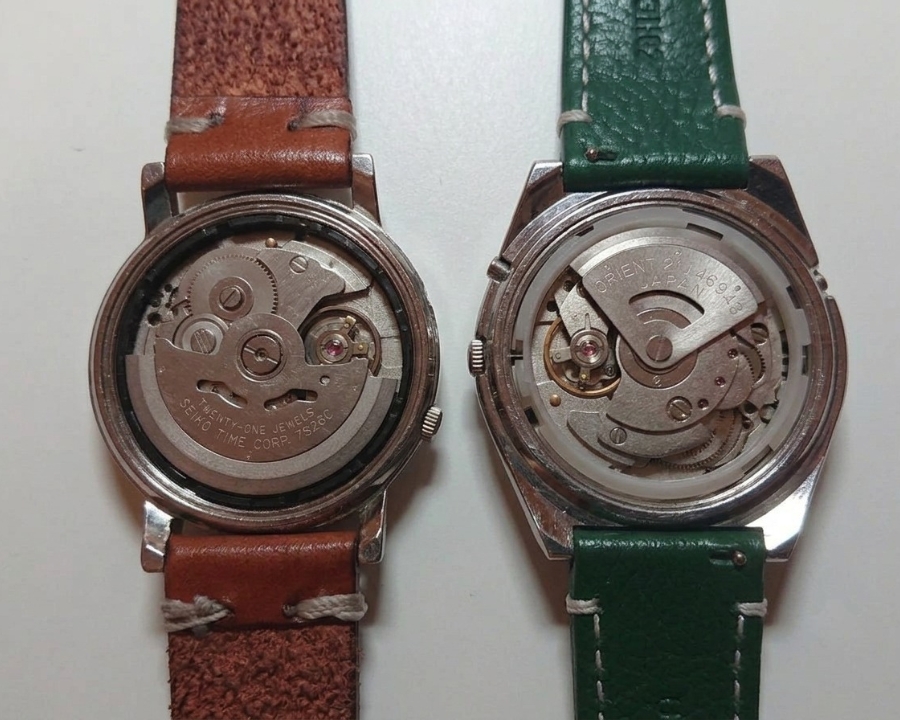 2 bộ máy 7S26C của Seiko và Cal 46943 của Orient
