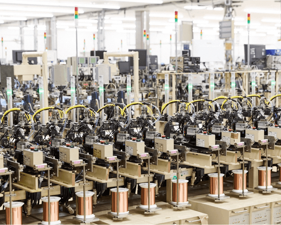 Hệ thống dây chuyền tự động hóa bằng robot hiện đại bên trong công xưởng sản xuất bộ máy Miyota của tập đoàn Citizen.