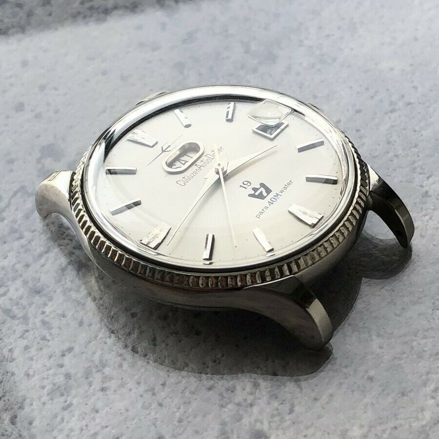 Kính vòm Acrylic trên đồng hồ Citizen Auto Dater