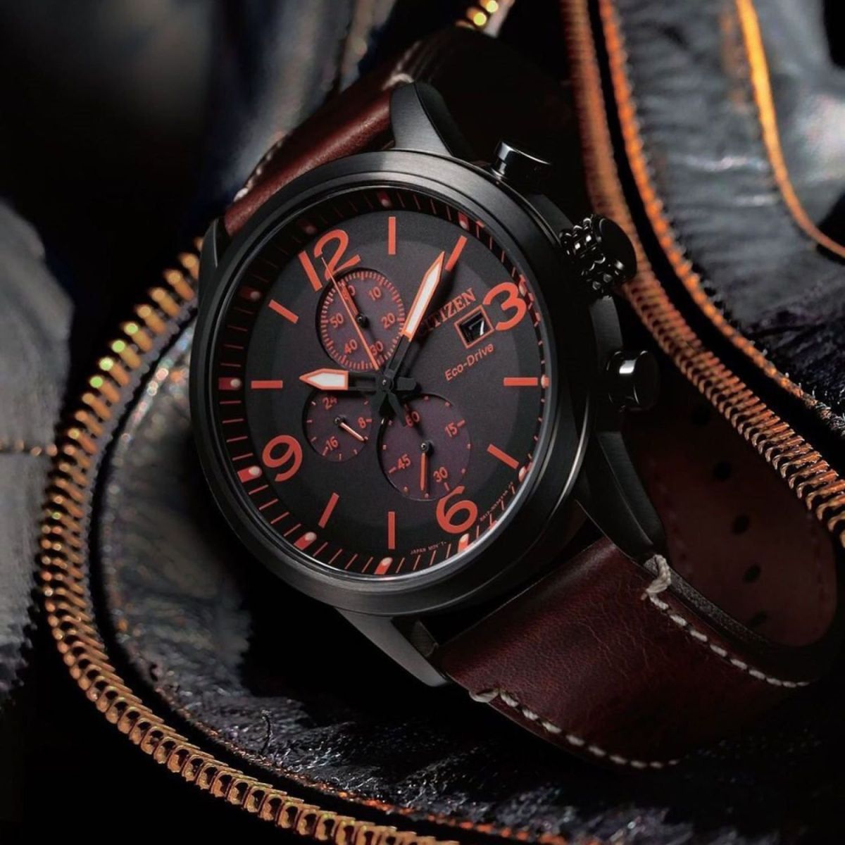 Đồng hồ Citizen nam dây da trang bị chức năng Chronograph