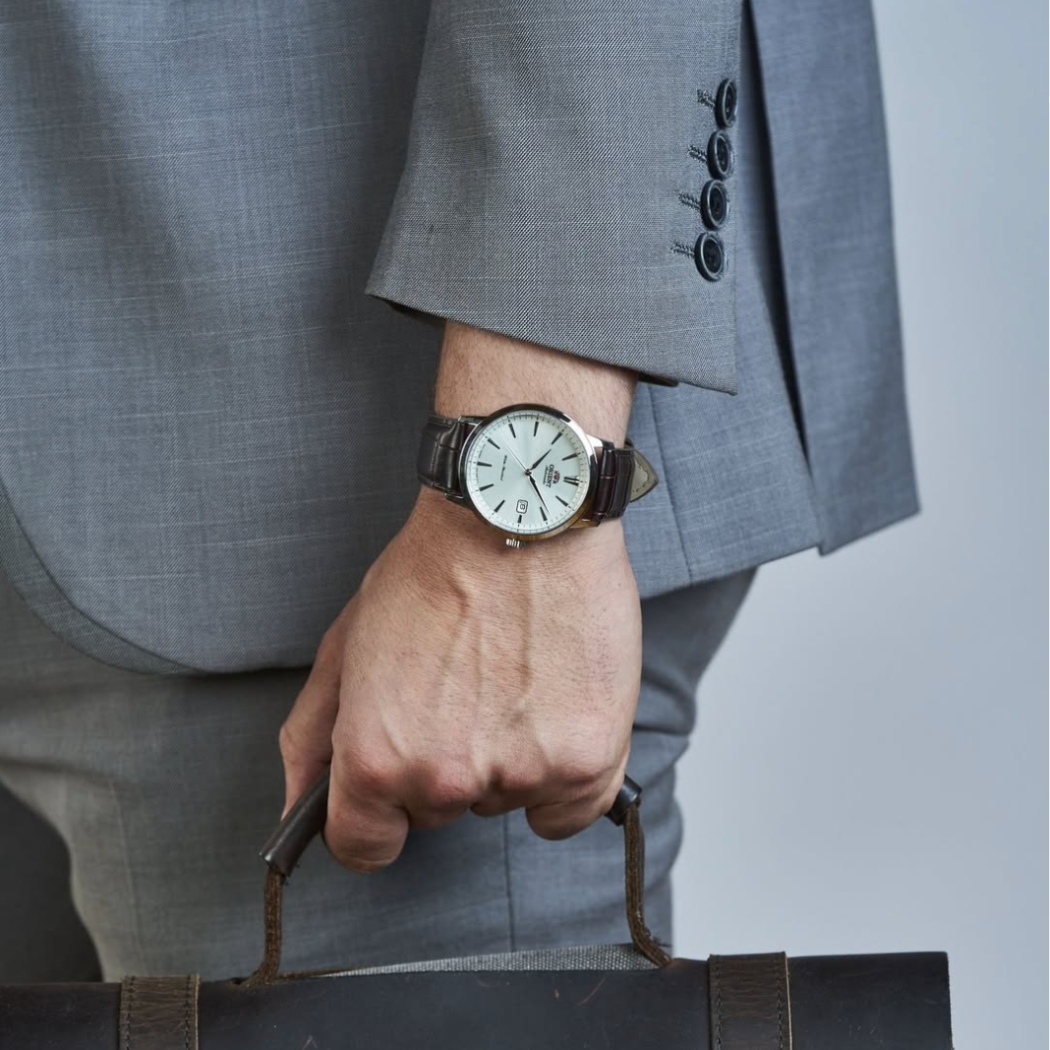Đồng hồ Orient Automatic Water Resistant phù hợp đeo công sở hằng ngày