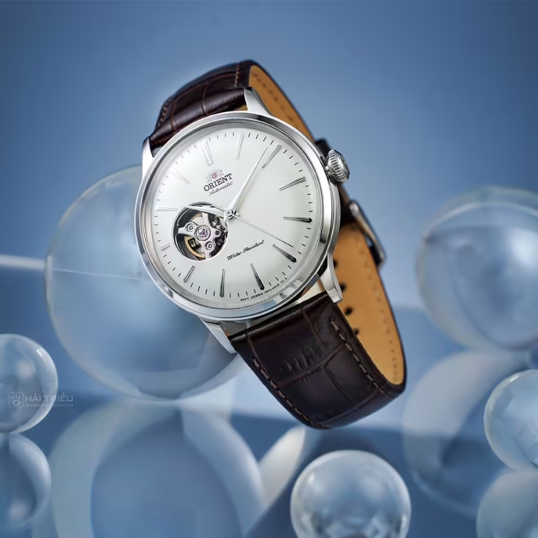 Đồng hồ Orient Bambino RA-AG0002S30B Open Heart với mặt kính cong vòm đặc trưng
