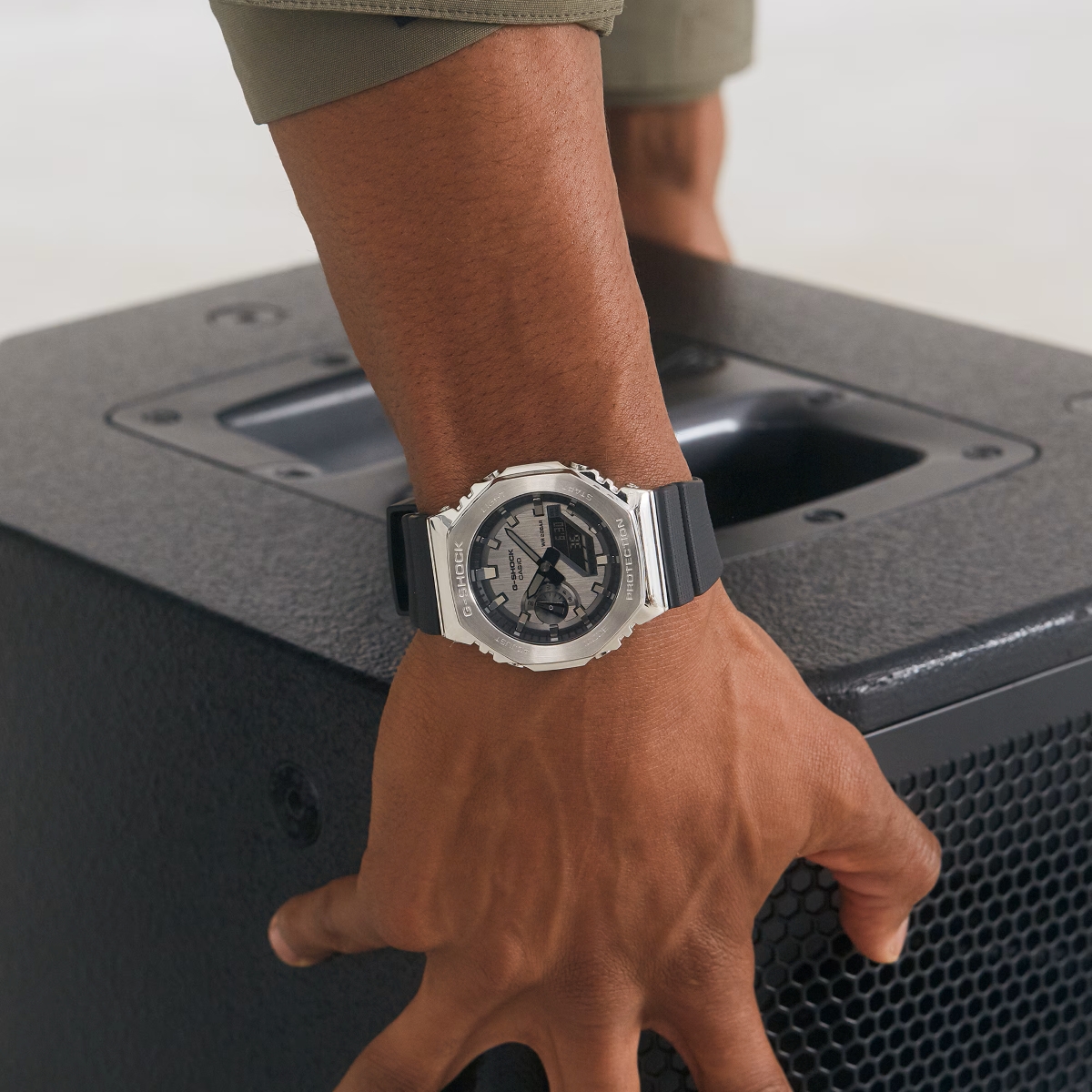 Đồng hồ G-Shock Solar GBM-2100-1A.