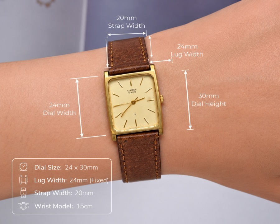 Thực tế kích thước đồng hồ Citizen Quartz dáng Tank 24x30mm trên cổ tay 15cm.