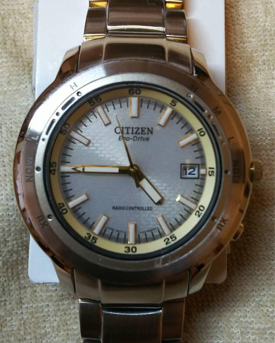 Đồng hồ nam Citizen Forma Eco-Drive Radio Controlled với vỏ và dây đeo bằng thép không gỉ.