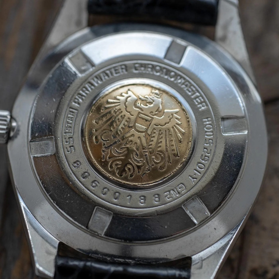 Cận cảnh nắp đáy vặn vít của đồng hồ cổ Citizen Chronomaster khắc chữ Parawater.