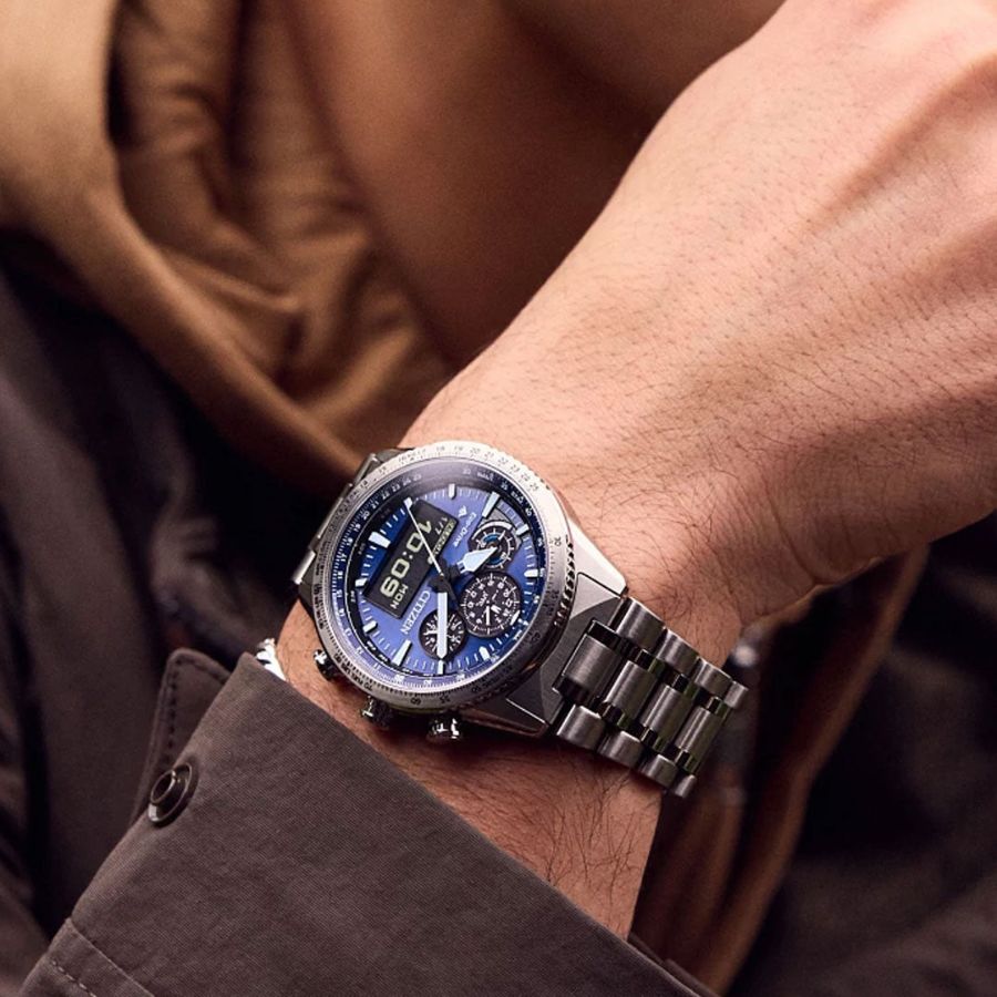 Trên tay đồng hồ Citizen Skyhawk