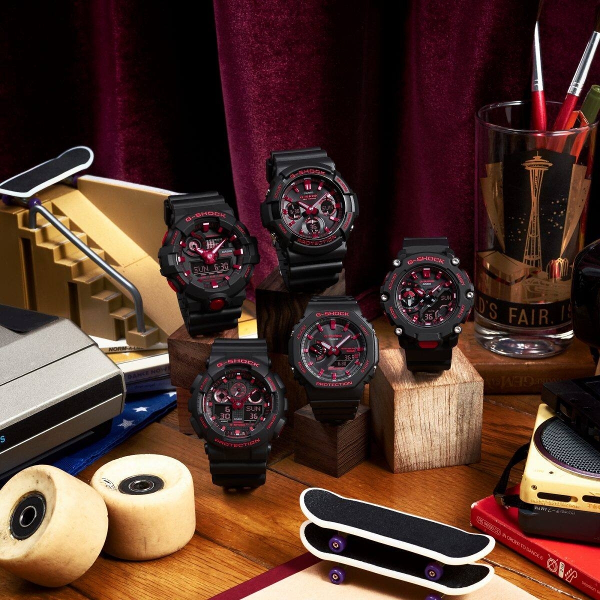 Các mẫu đồng hồ G-Shock đen đỏ.