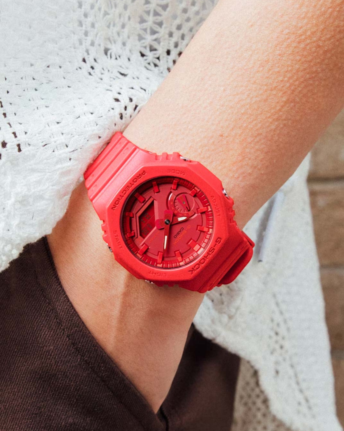 G-Shock đỏ phù hợp với những ai thích sự cá tính.