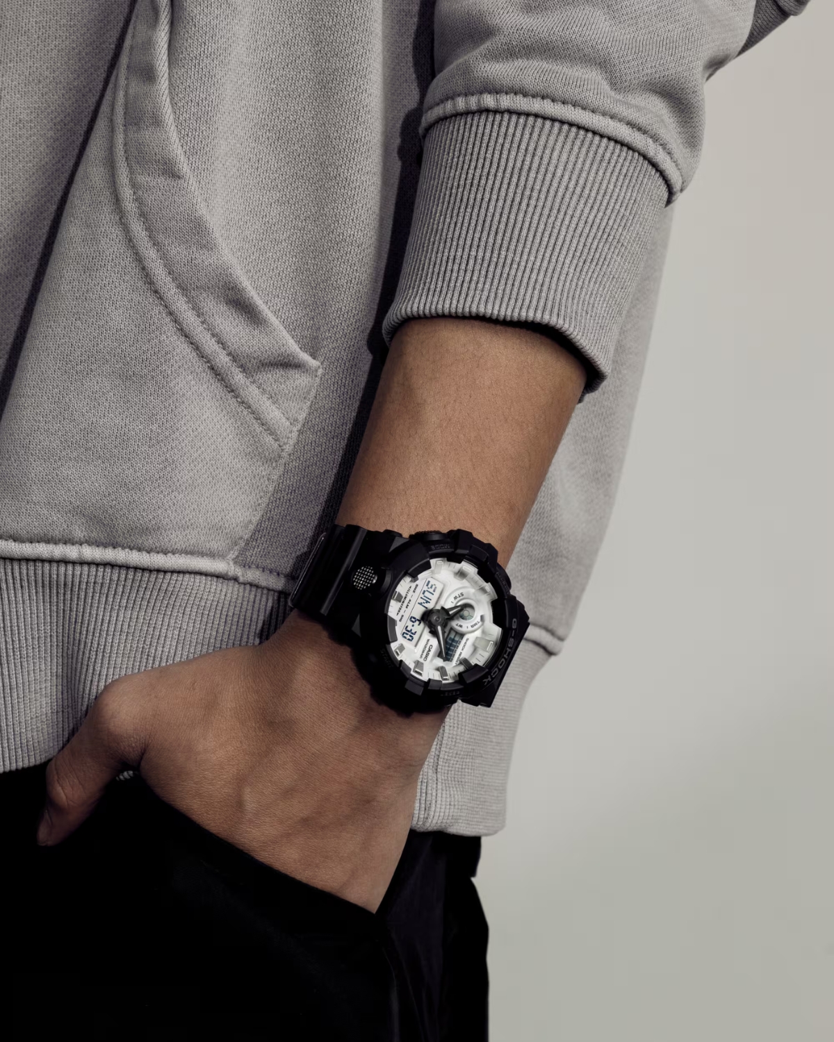 Đồng hồ Casio G-Shock GA-700WD-1A.