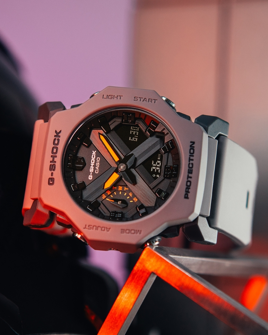 Cận cảnh mặt đồng hồ G-Shock GA-2300-8ADR.