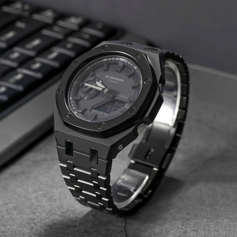 Mẫu G-Shock mặt bát giác custom màu đen toàn phần cá tính.