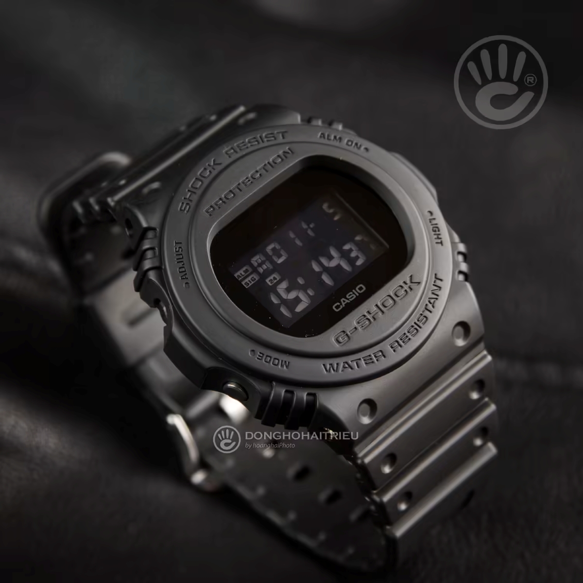 Mẫu đồng hồ hợp cổ tay nhỏ G-Shock DW-5750E-1BDR.