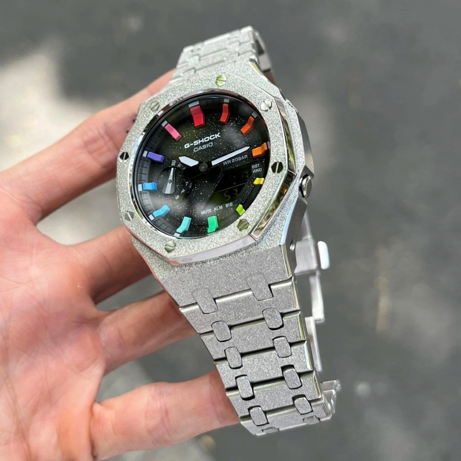 Phiên bản custom GA-2100 lấp lánh sang trọng.