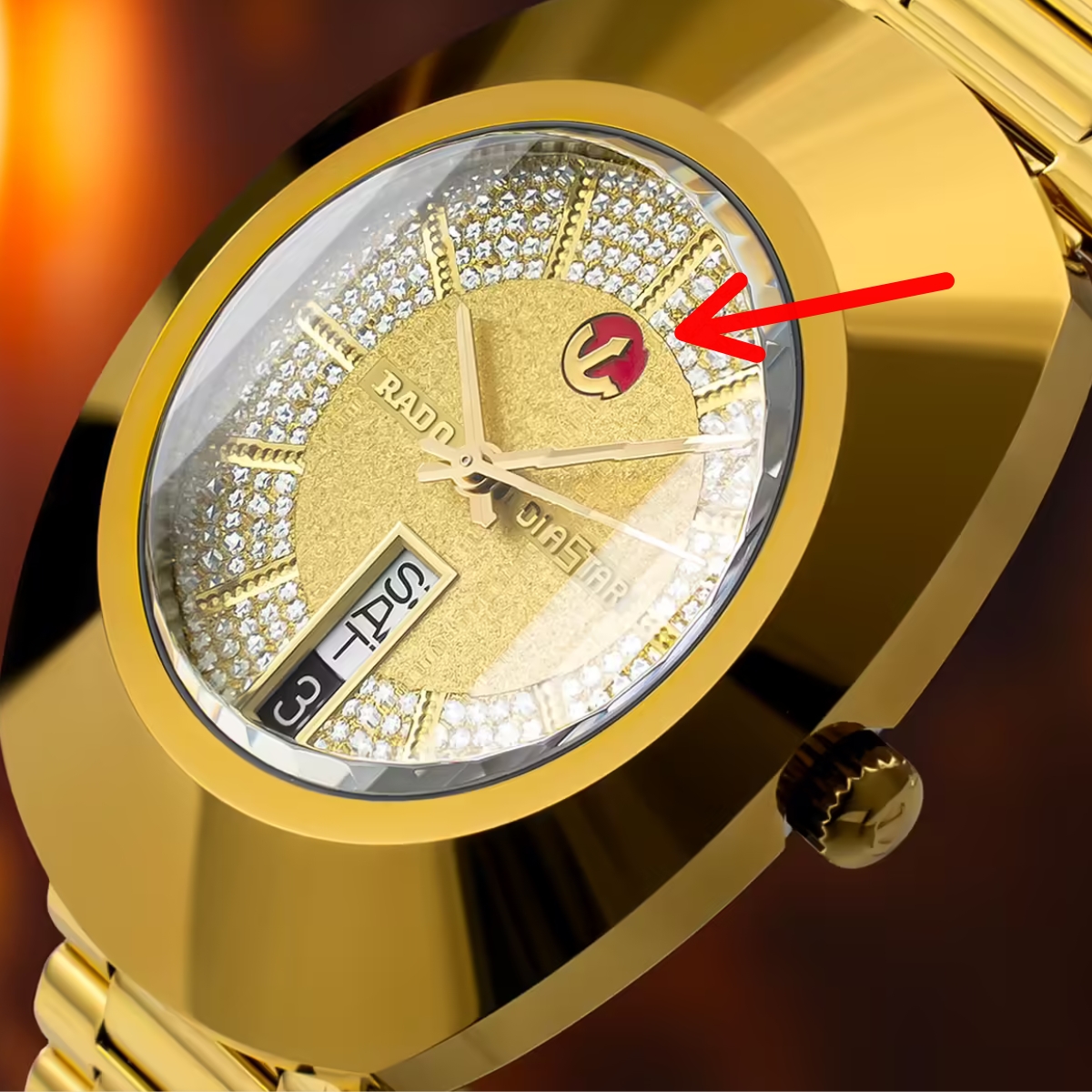 Mỏ neo xoay ở vị trí 12 giờ đặc trưng trên đồng hồ Rado.