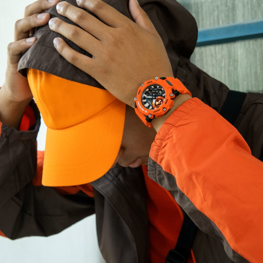 Mẫu GA-2200M-4A màu cam nổi bật.