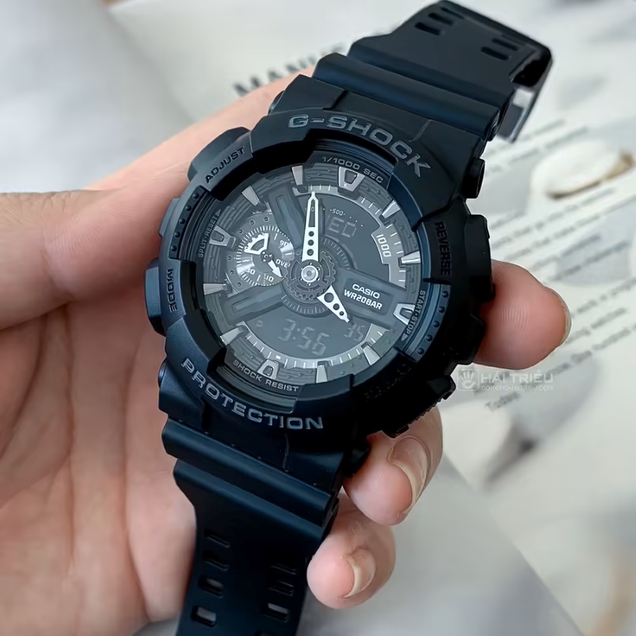 G-Shock GA-110-1BDR mang phong cách cơ khí.
