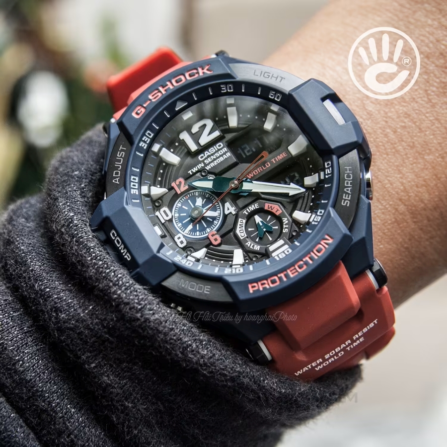 Phiên bản G-Shock phối màu xanh đỏ nổi bật.