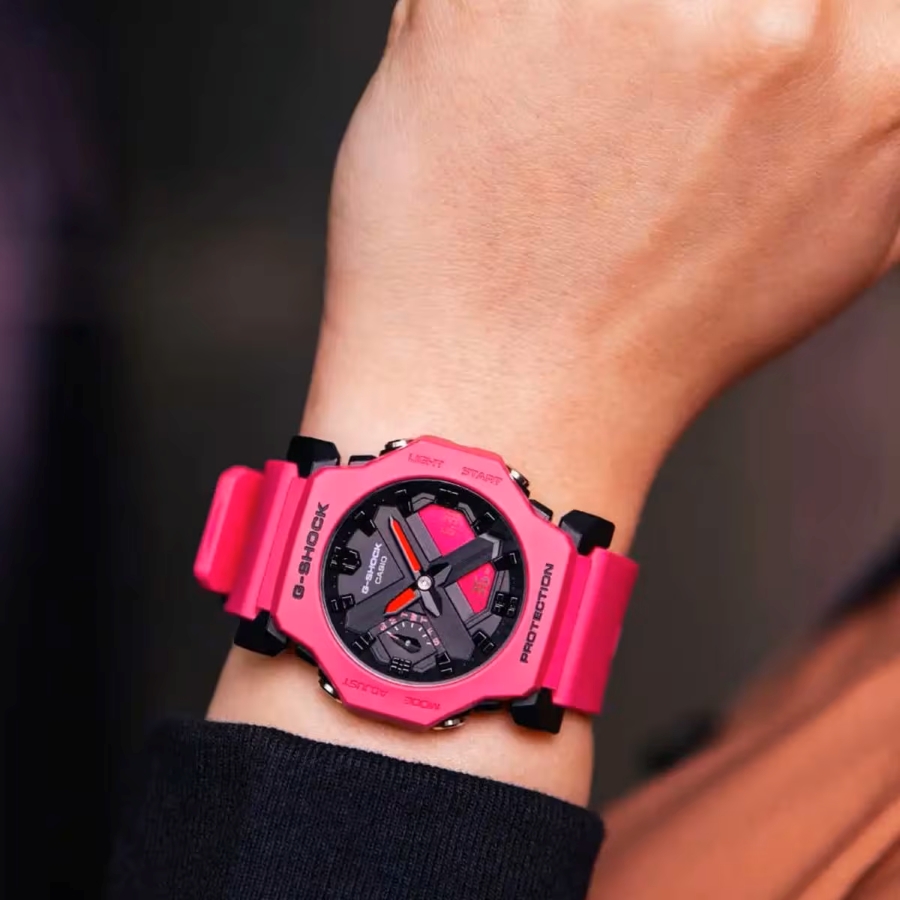 GA-2300-4A bền bỉ nhưng không quá dày như các mẫu G-Shock truyền thống.