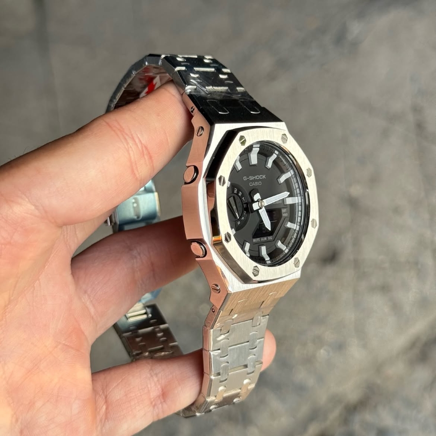 Góc nghiêng mẫu G-Shock GA-2100 kim loại.