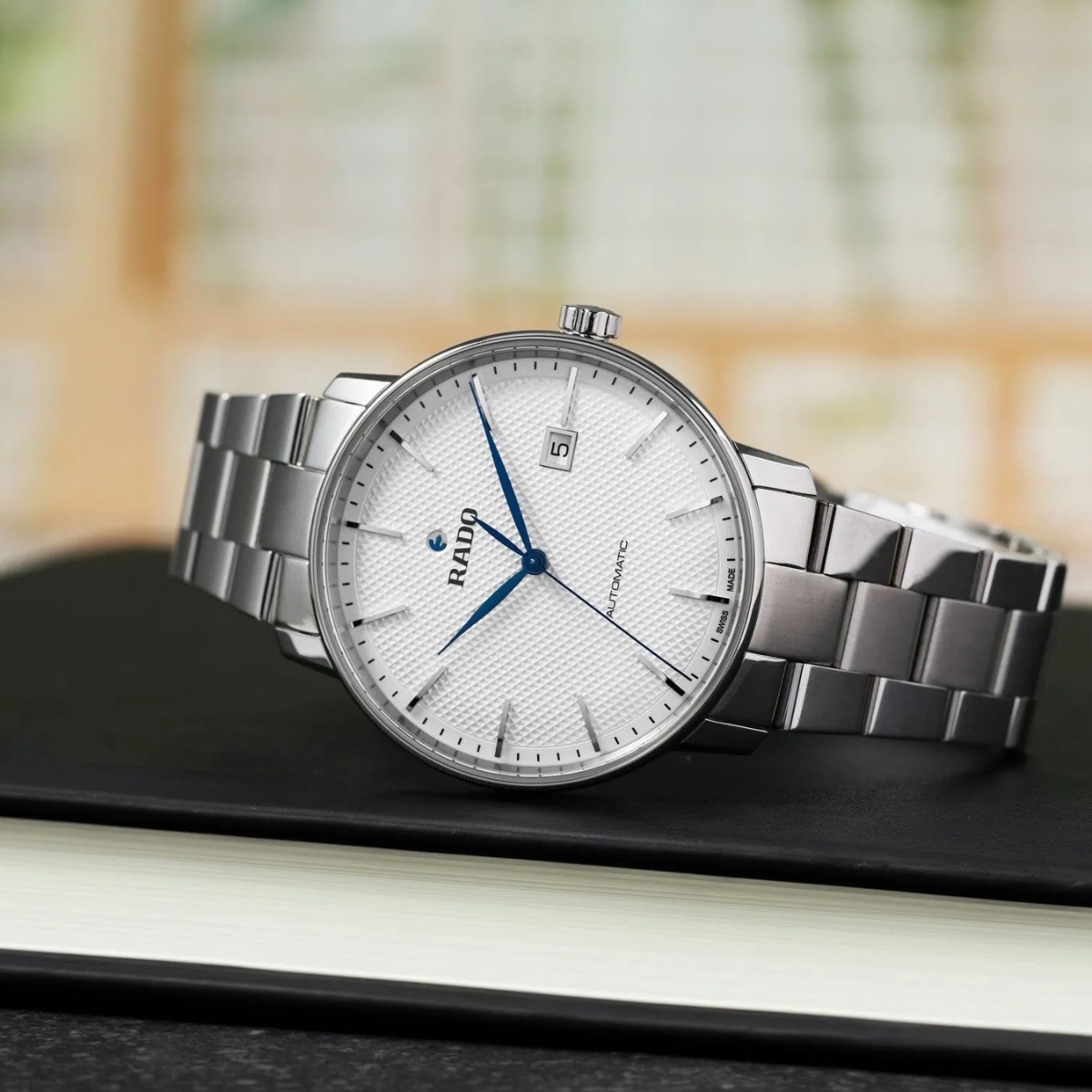 Đồng hồ Coupole Classic Automatic R22876013 thiết kế thanh lịch.