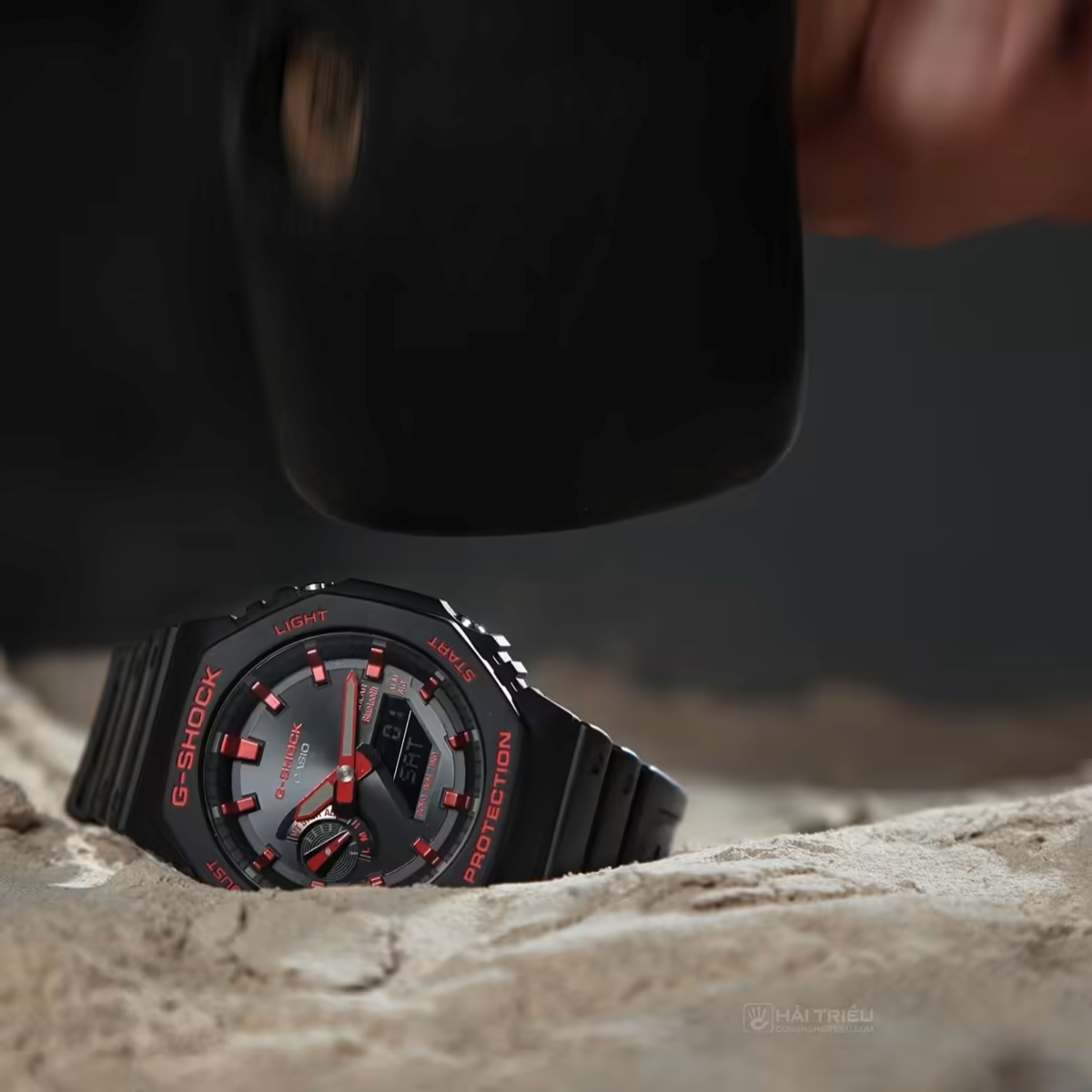 Đồng hồ G-Shock GA-B2100BNR-1ADR bền bỉ.