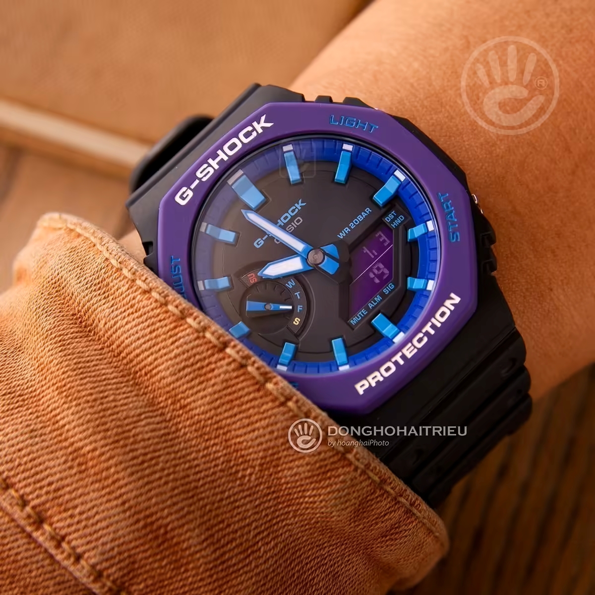 Đồng hồ G-Shock GA-2100THS-1ADR phối màu nổi bật.