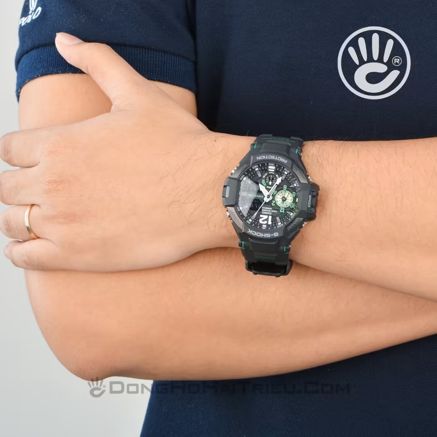 Đồng hồ G-Shock GA-1100-1A3DR hợp cổ tay lớn.