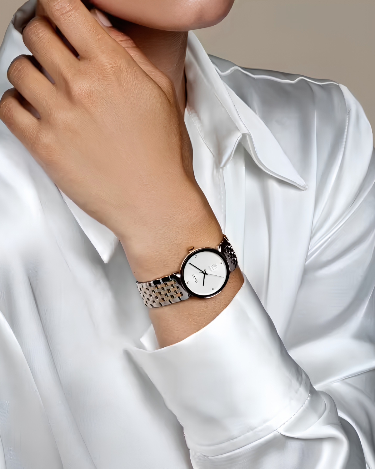 Đồng hồ Rado Florence Diamonds R48913723 dùng máy Quartz.