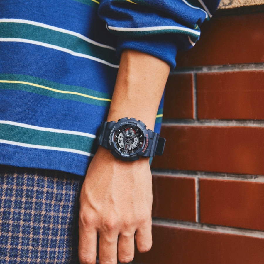 Mẫu GA-110 làm từ vật liệu resin nhẹ và tạo cảm giác trẻ trung.